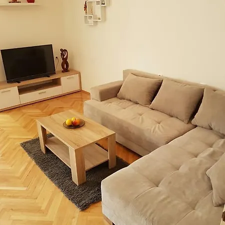 Apartment Vice Mali *